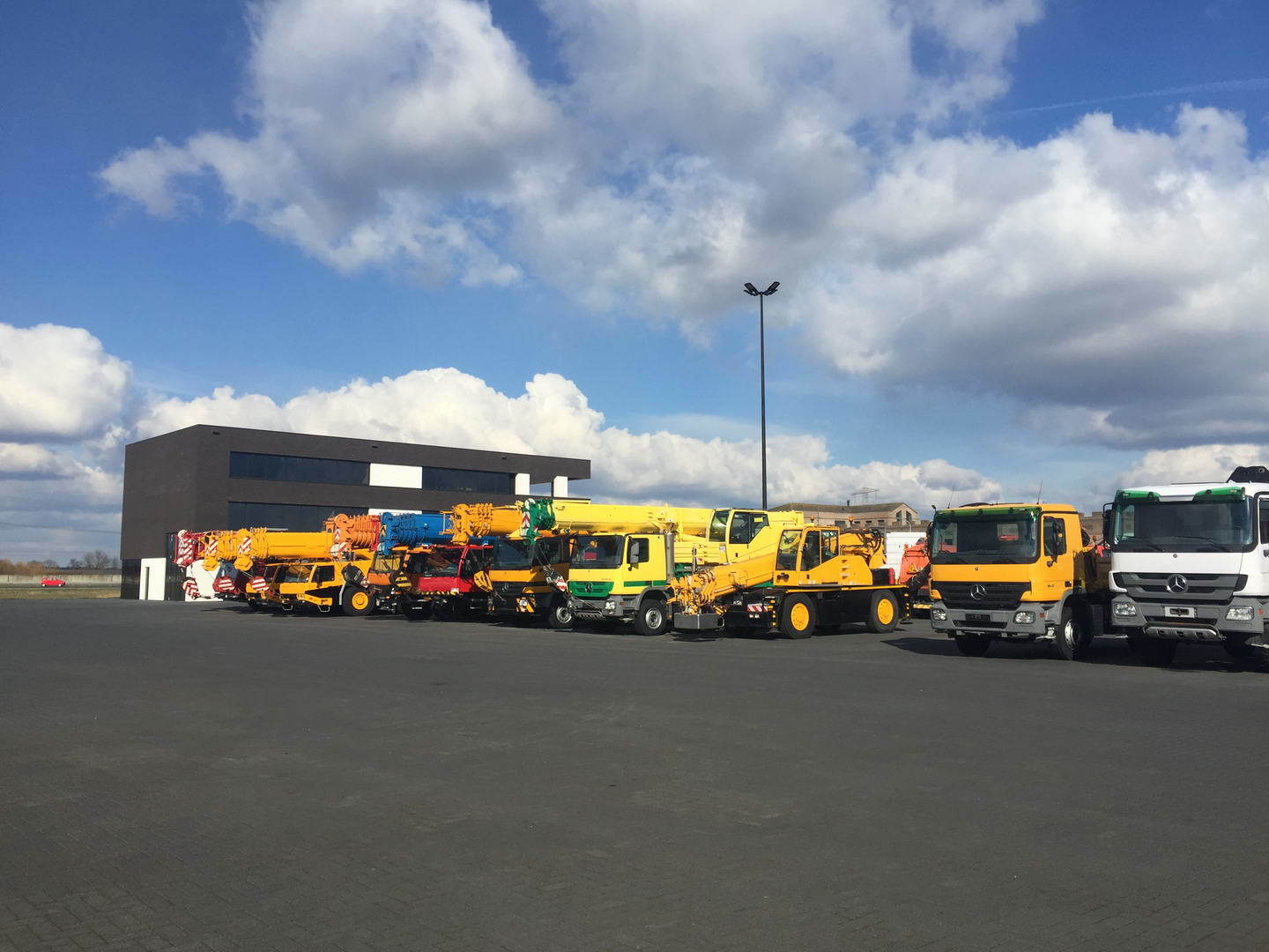 Geurts Trucks B.V. - Tractor head MERCEDES-BENZ - Tahun: 2009, 8x6, pendingin ruangan undefined: gambar 5