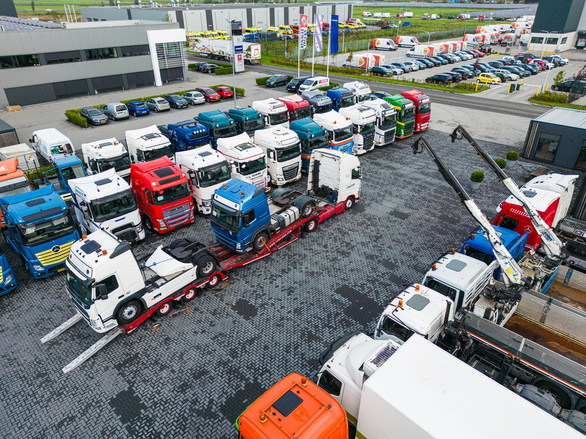 LVS Used TRUCKS - Semi-trailer - angkat ekor undefined: gambar 3