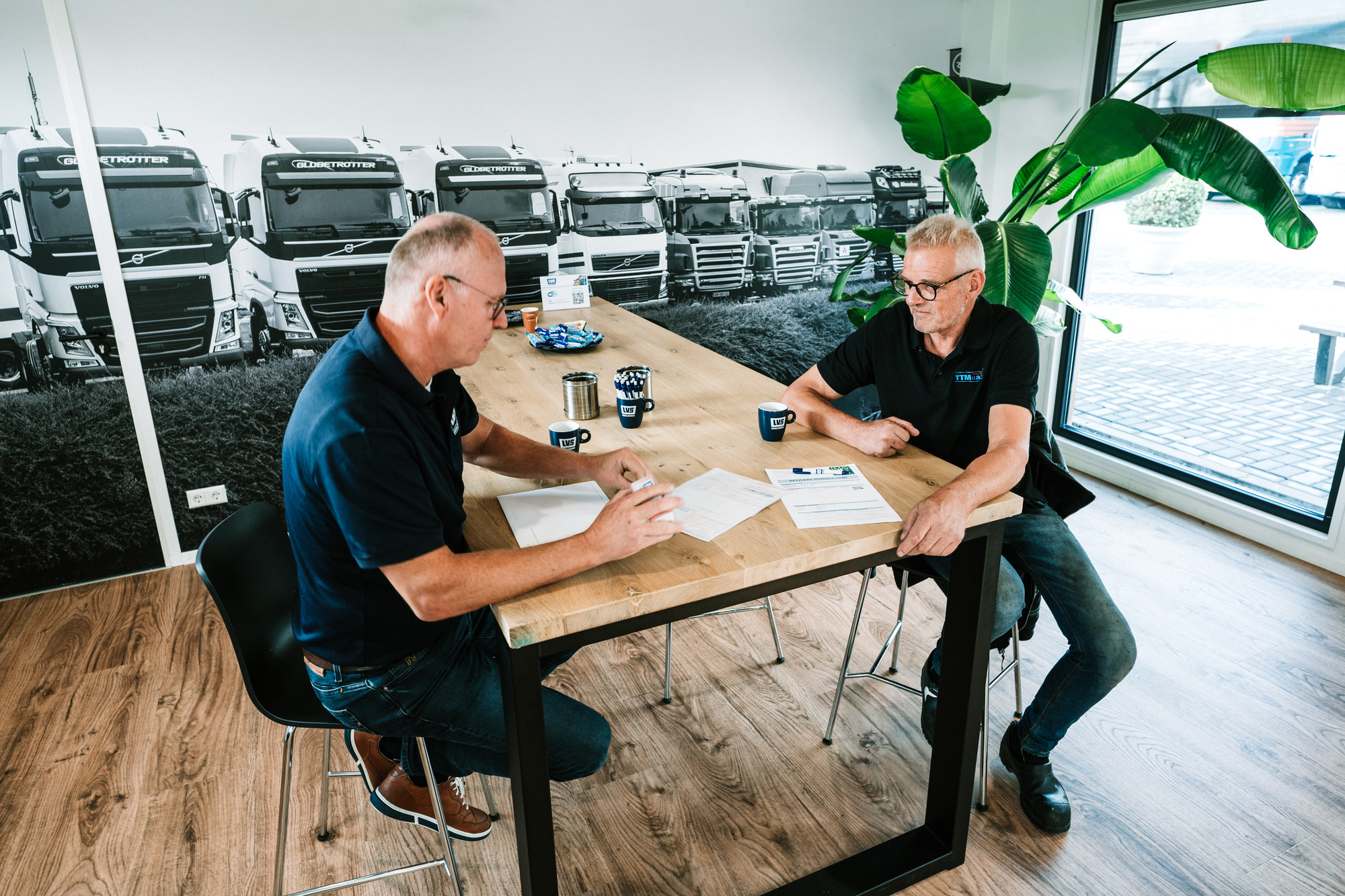 LVS Used TRUCKS - Semi-trailer - angkat ekor undefined: gambar 2