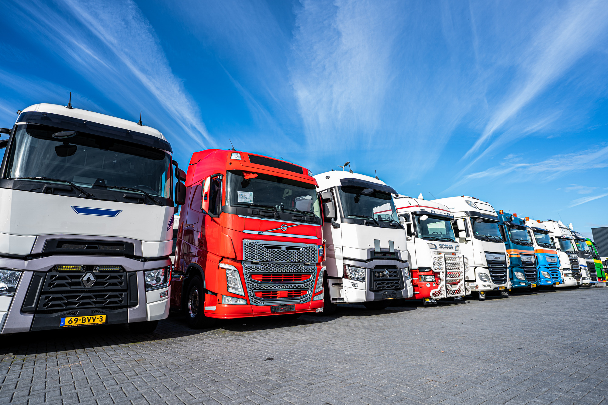 LVS Used TRUCKS - Semi-trailer - angkat ekor undefined: gambar 1