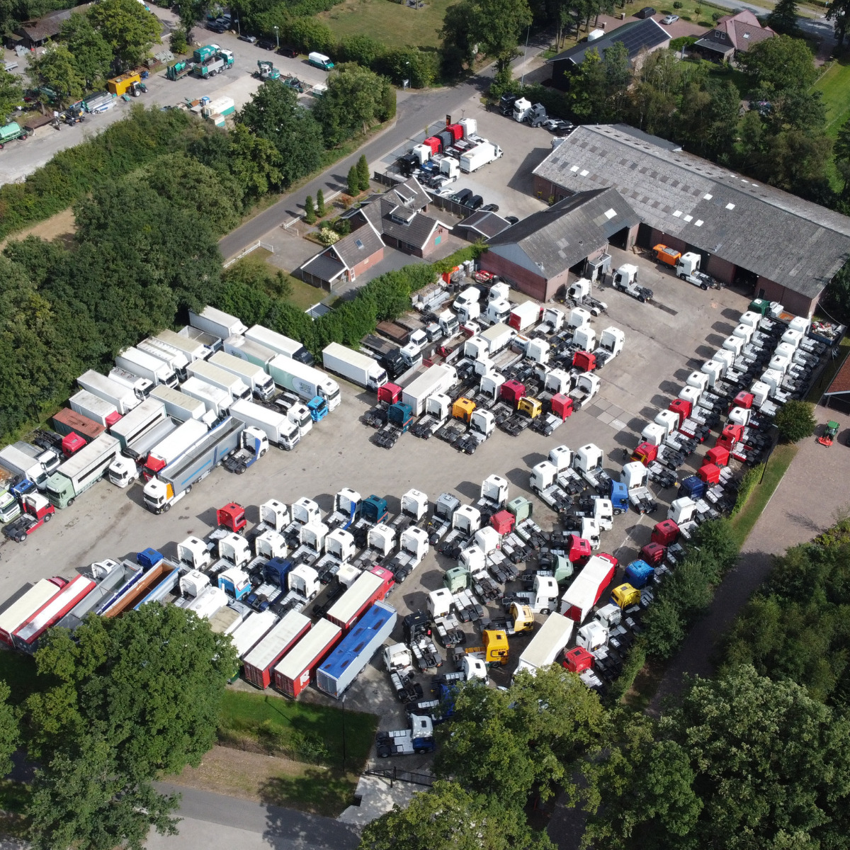 Hesselink Trucks B.V. - Semi-trailer KRAKER - Tahun: 2014, 3-poros undefined: gambar 7