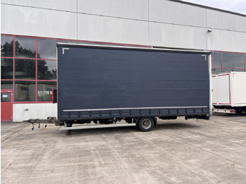 Trailer dengan terpal samping