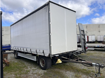 Trailer dengan terpal samping