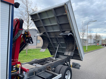 Truk jungkit, Truk derek DAF LF 45 kipper + crane: gambar 5