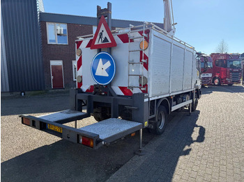 Truk Iveco ML 100 ML100E18 custers skyworker 2009: gambar 3