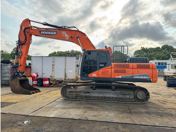 Ekskavator perayap DOOSAN DX300LC-5