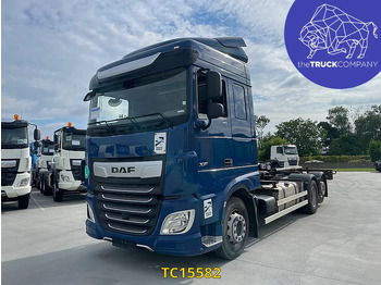 Pengangkut kontainer/ Container truck DAF XF