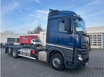 Pengangkut kontainer/ Container truck MERCEDES-BENZ