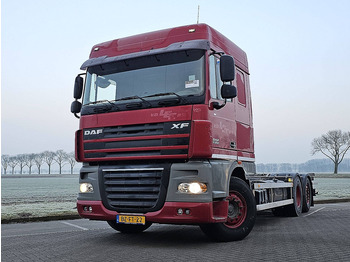 Truk sasis DAF XF 105 410