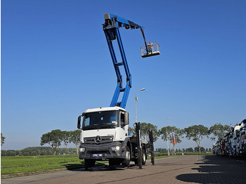 Truk MERCEDES-BENZ Antos