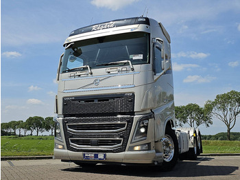Truk sasis VOLVO FH 750