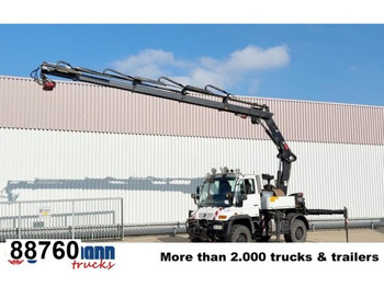 Truk flatbed UNIMOG U400