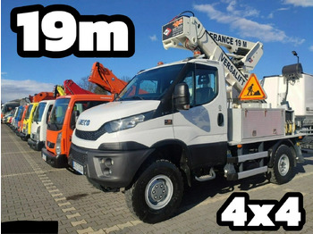Platform udara yang dipasang di truk IVECO Daily