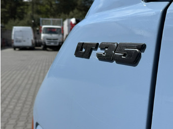 Van dengan terpal samping Volkswagen LT: gambar 3 Van dengan terpal samping Volkswagen LT: gambar 3