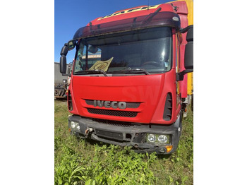 Truk dengan terpal samping IVECO