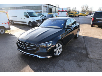 Mobil sedan MERCEDES-BENZ