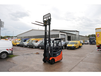 Forklift listrik TOYOTA