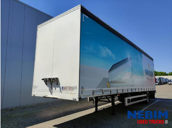 Semi-trailer dengan terpal samping