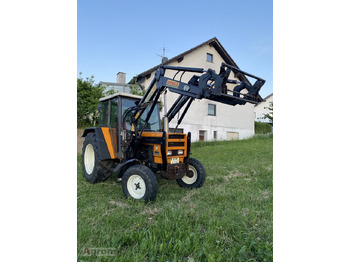 Traktor RENAULT