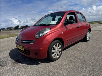 Mobil NISSAN