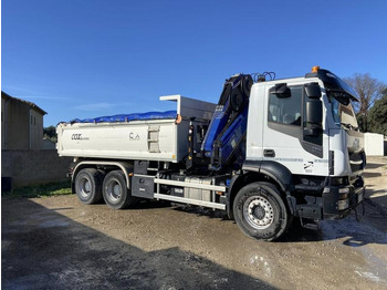 Truk jungkit IVECO