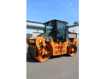 Roller jalan CATERPILLAR