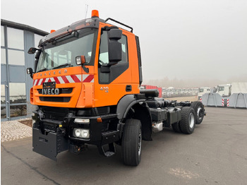 Truk sasis IVECO Trakker