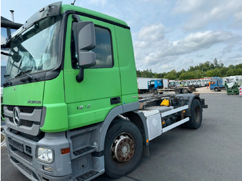 Truk sasis MERCEDES-BENZ Actros 1832