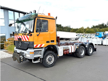 Truk sasis MERCEDES-BENZ Actros 3340