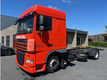 Truk sasis DAF XF 105 410