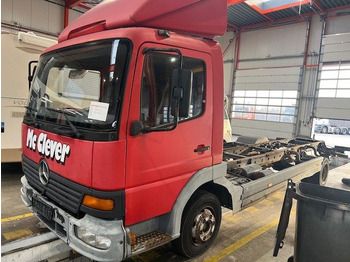 Truk sasis MERCEDES-BENZ Atego 815