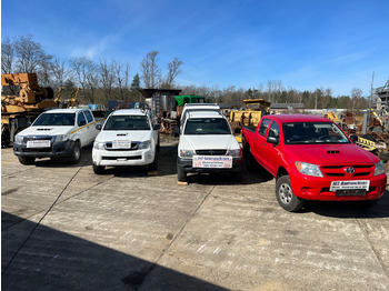Truk pikap TOYOTA Hilux