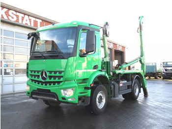 Truk skip loader MERCEDES-BENZ Arocs 1830