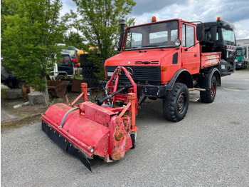 Truk jungkit UNIMOG