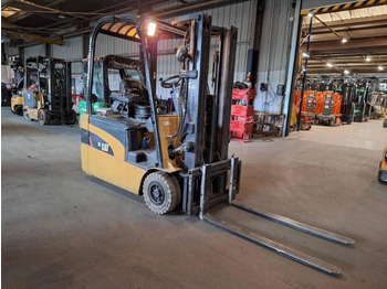 Forklift listrik CATERPILLAR EP