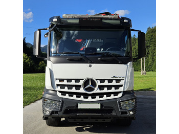 Truk flatbed MERCEDES-BENZ