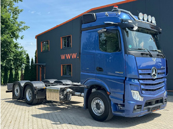 Truk sasis MERCEDES-BENZ Actros