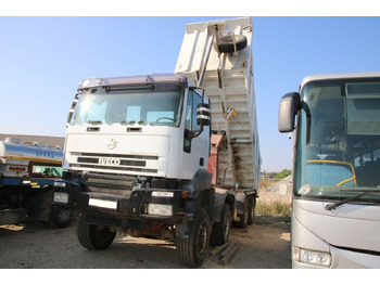 Truk jungkit IVECO