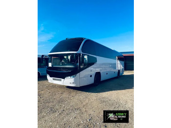 Bus pariwisata NEOPLAN