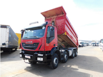 Truk jungkit IVECO Trakker