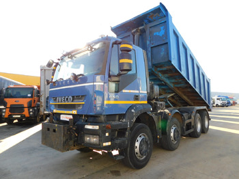 Truk jungkit IVECO Trakker