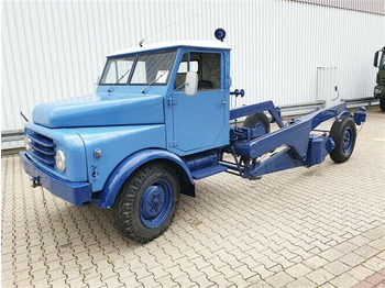 Truk skip loader