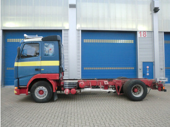 Truk sasis FH New 12-420 4x2: gambar 3 Truk sasis FH New 12-420 4x2: gambar 3