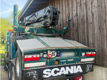 Trailer pengangkut kayu