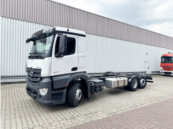 Truk sasis MERCEDES-BENZ Actros 2548