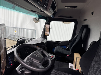 Interior photo 1: Truk sasis baru Mercedes-Benz Arocs 2651 L 6x6 Arocs 2651 L 6x6, HydroDrive, MirrorCam, Massage-Sitz, Motorabtrieb