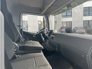 Interior photo 2: Truk jungkit Mercedes-Benz Atego 818/23 K 4x2 Atego 818/23 K 4x2, 2x AHK, Meiller-Kipper, mehrfach Vorhanden! Interior photo 2: Truk jungkit Mercedes-Benz Atego 818/23 K 4x2 Atego 818/23 K 4x2, 2x AHK, Meiller-Kipper, mehrfach Vorhanden!