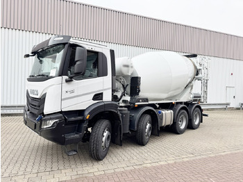 Truk pengaduk beton