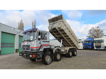 Truk jungkit MAN
