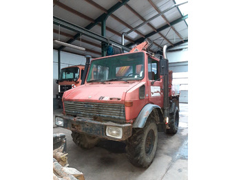 Truk derek UNIMOG